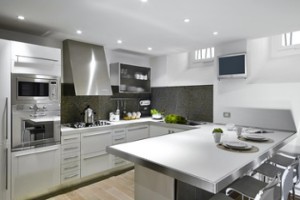 When to Choose a Peninsula Over an Island in Your Kitchen